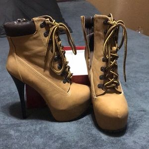 Stiletto boot heel
